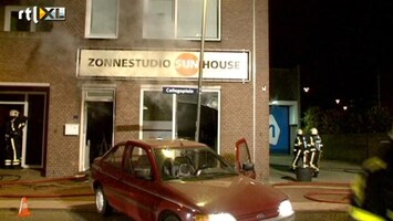 RTL Nieuws Auto ramt zonnestudio: brand en vier gewonden