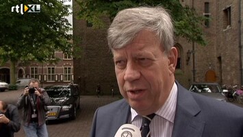 RTL Nieuws Opstelten wil innemen pedopaspoort overwegen
