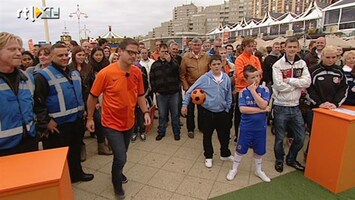 Vi Oranje Penalty schieten met Guss Meeuwis