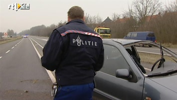 RTL Z Nieuws De politie dreigt met acties om meer loon en eerder stoppen met werken