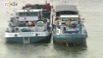 RTL Nieuws Rijn weer geblokkeerd door vastgelopen schepen