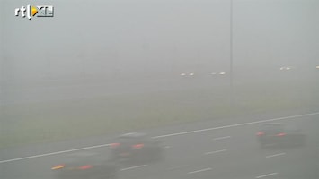 RTL Nieuws Problemen op de weg door dichte mist