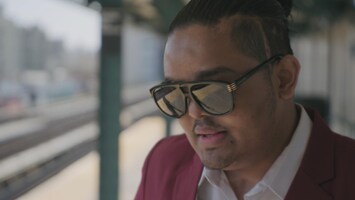 New Yorkse jongeren 'surfen' op metro: Isa viel en werd blind
