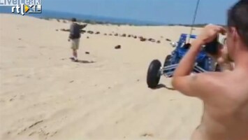 Editie NL Auto vliegt over het strand