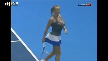 Editie NL Tennisster met enorme borsten doet Serena na