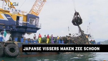 RTL Z Nieuws Japanse vissers moeten eerst nog de zee schoonmaken: de beelden