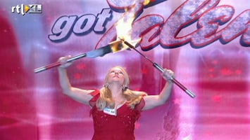 Het Beste Van Got Talent Worldwide Half blinde vrouw speelt met vuur