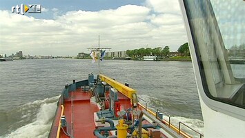 RTL Transportwereld Slurink bunkert tijdens het varen