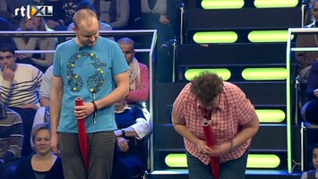 Minute To Win It De grootste kont speelt blaaskaak