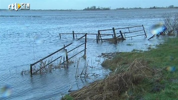 RTL Nieuws Storm geluwd, bedreiging water blijft