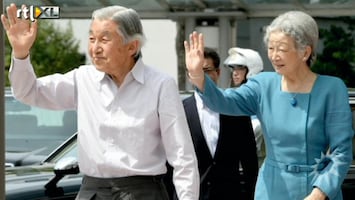 RTL Boulevard Japanse keizer Akihito plukt aardbeien
