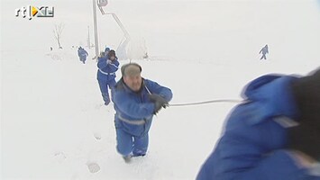 RTL Nieuws Roemenië krabbelt uit sneeuw overeind