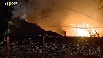 RTL Nieuws Tientallen varkens dood door brand Guttecoven