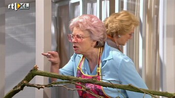 Golden Girls Toos spreekt een vloek uit over de buurman