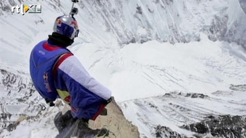 RTL Nieuws Bijzondere basejump van Mount Everest