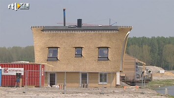 RTL Z Nieuws Noodlijdende bouwsector roept pensioensector op hypotheken te verlenen
