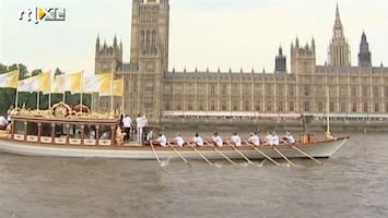 RTL Nieuws Olympische vlam vaart Londen binnen