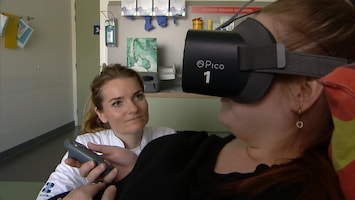 Kim beviel met VR-bril op: 'Trauma van eerste bevalling'