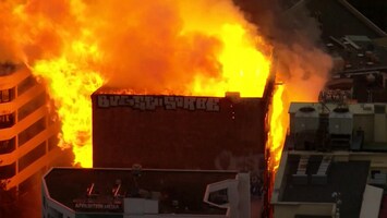 Twee tieners (13) geven zich aan na grote brand Sydney