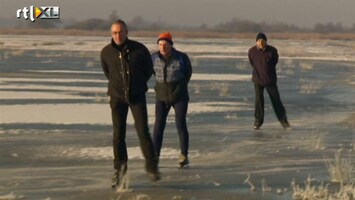 RTL Nieuws Eerste schaatsers wagen zich op het ijs