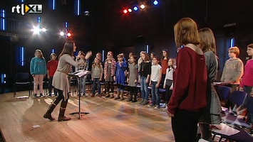 RTL Boulevard Nieuw Amsterdams Kinderkoor zingt tijdens inhuldiging