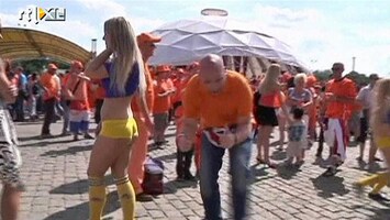 RTL Nieuws Totale oranjegekte bij fanzone Charkov