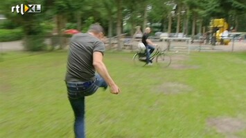 Leven Als Een Prof Marc Overmars schiet man van zijn fiets