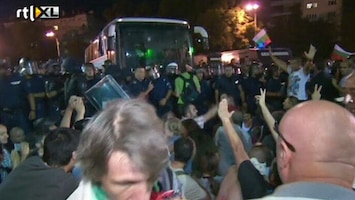 RTL Nieuws Politie Bulgarije bevrijdt politici uit omsingelde parlement