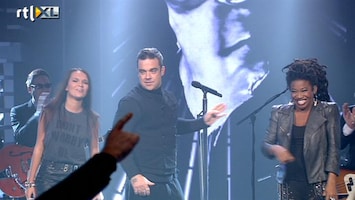 The Voice Of Holland Robbie Williams met Leona en Babette