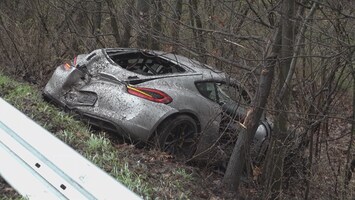 Drama op Duitse snelweg: 'Vermoedelijk door aquaplaning'