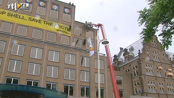 RTL Z Nieuws Greenpeace hebben vanmorgen hoofdkantoor Shell in Den Haag bezet