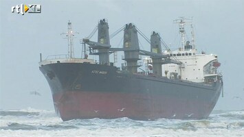 RTL Z Nieuws Schip loopt vast voor Wijk aan Zee: een verslag