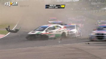 RTL GP: WTCC Tarquini crasht in race Hongarije