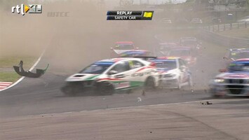 RTL GP: WTCC Tarquini crasht in race Hongarije