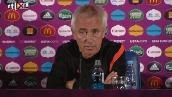 RTL Nieuws Van Marwijk moet een lachen om kritiek