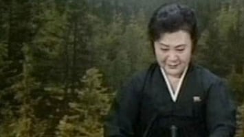 RTL Nieuws Aangeslagen nieuwslezer meldt dood Kim Jong-Il