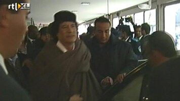 RTL Z Nieuws 4 mensen bij geheime begrafenis Khadaffi