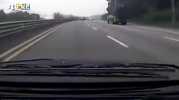Editie NL Vrachtwagen crasht op snelweg