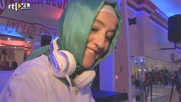 RTL Nieuws Turkse DJ met hoofddoek razend populair