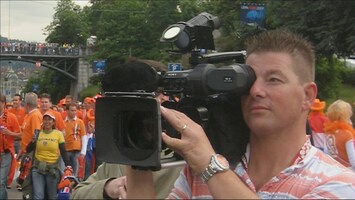 Fragment RTL Nieuws 12 augustus 2008: cameraman Stan Storimans...