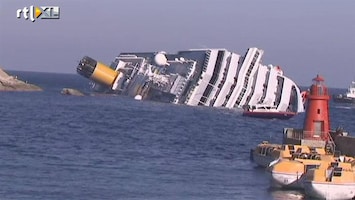 RTL Nieuws Gescheurd cruiseschip gestrand voor Italië
