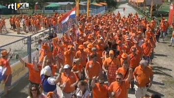 RTL Nieuws Oranjelegioen in feestende stoet naar Charkov