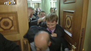 RTL Nieuws Verhitte strijd in Oekraïens parlement