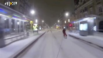 Editie NL Met 120 km/h op ski's door de stad