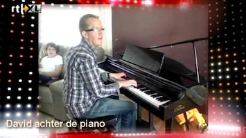 My Name Is ... David achter de piano