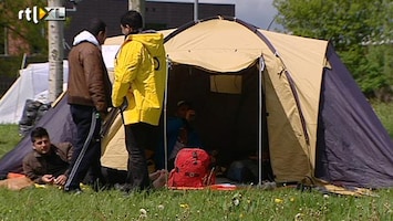 RTL Nieuws Asielzoeken bouwen tentenkamp in Ter Apel