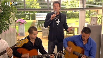 Koffietijd Gerard Joling zingt met de Basily Boys