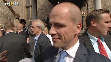 RTL Nieuws Samsom dommelt weg tijdens troonrede