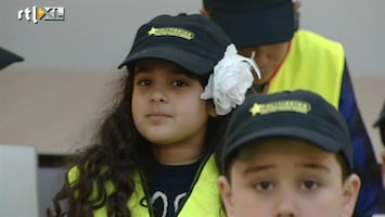 RTL Nieuws Politiekids pakken hufterigheid in het verkeer aan