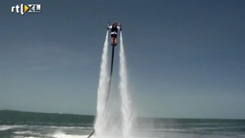 RTL Nieuws Vliegen boven water in een hogedrukspuit